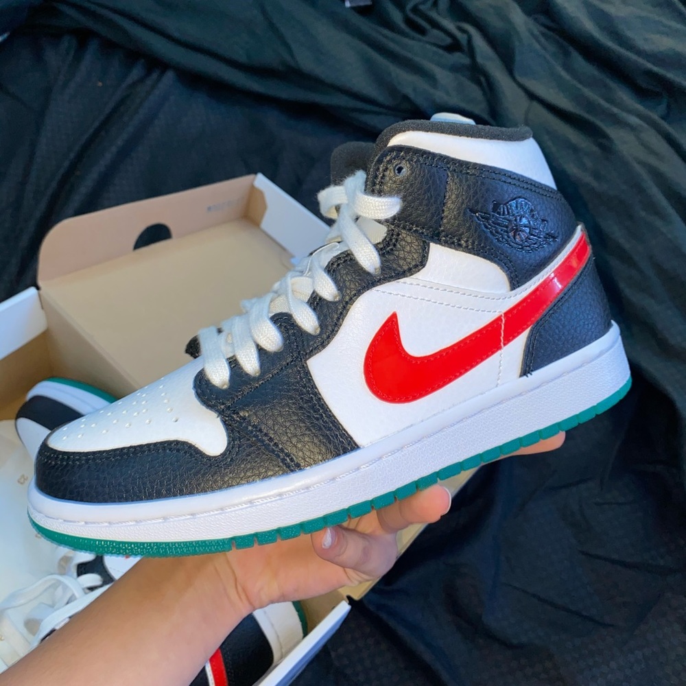 Wmns Air Jordan 1 Mid 'Alternate Swoosh'